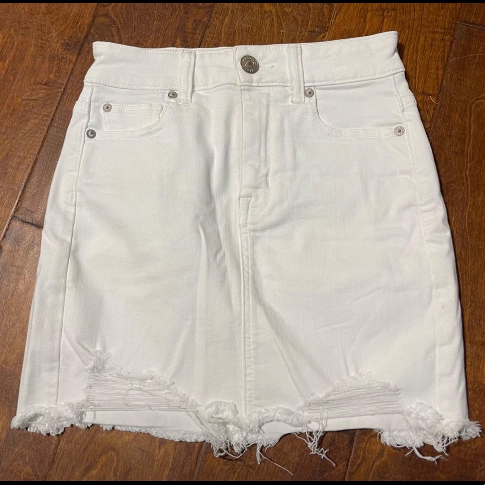 American Eagle White Distressed Skirt
